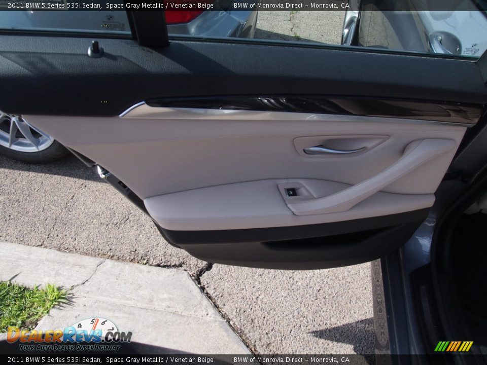 2011 BMW 5 Series 535i Sedan Space Gray Metallic / Venetian Beige Photo #13