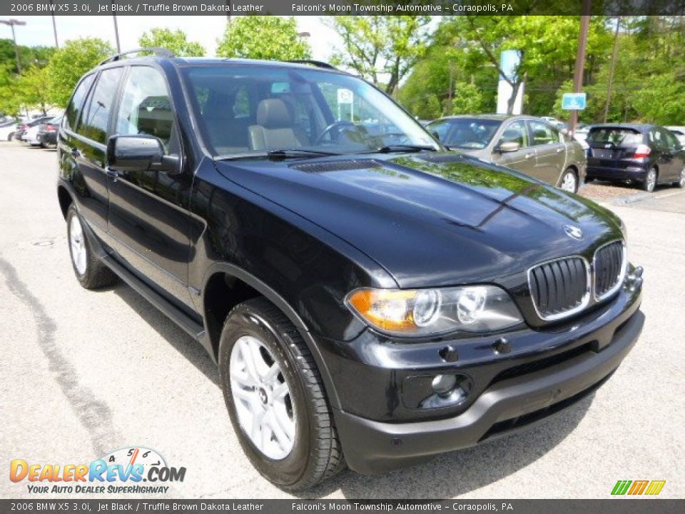 Front 3/4 View of 2006 BMW X5 3.0i Photo #7