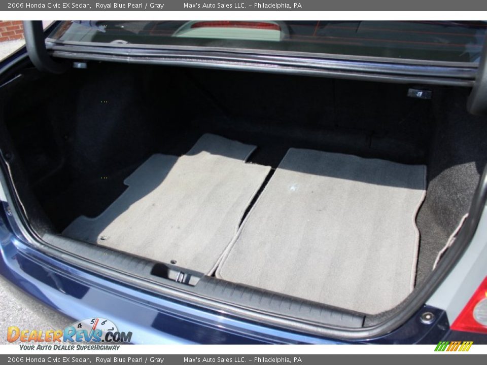 2006 Honda Civic EX Sedan Royal Blue Pearl / Gray Photo #17