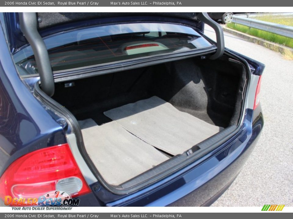2006 Honda Civic EX Sedan Royal Blue Pearl / Gray Photo #18