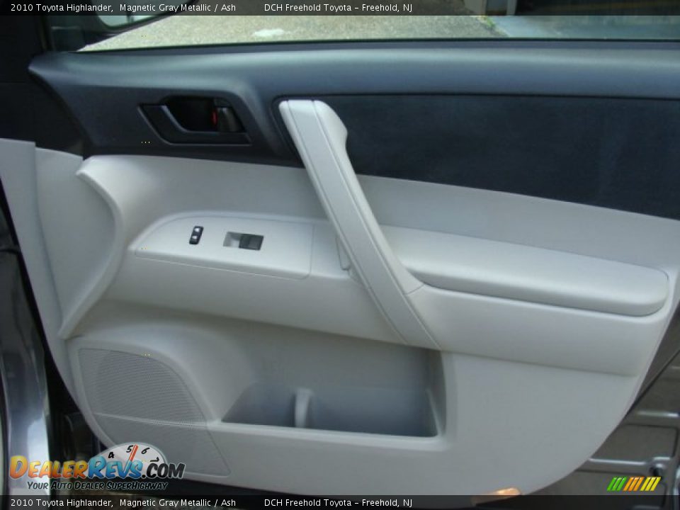 2010 Toyota Highlander Magnetic Gray Metallic / Ash Photo #24