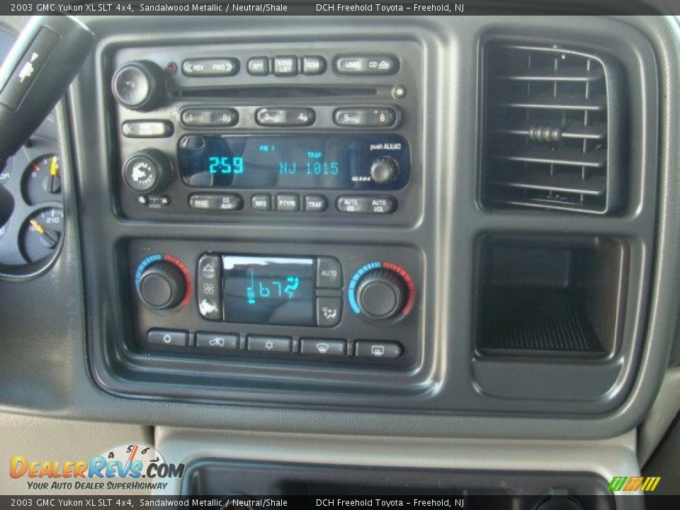 2003 GMC Yukon XL SLT 4x4 Sandalwood Metallic / Neutral/Shale Photo #17