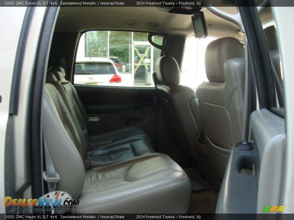 2003 GMC Yukon XL SLT 4x4 Sandalwood Metallic / Neutral/Shale Photo #26