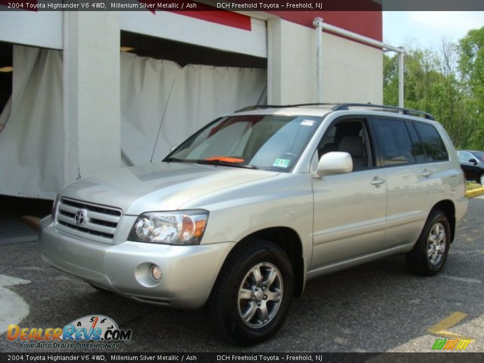 2004 Toyota Highlander V6 4WD Millenium Silver Metallic / Ash Photo #1