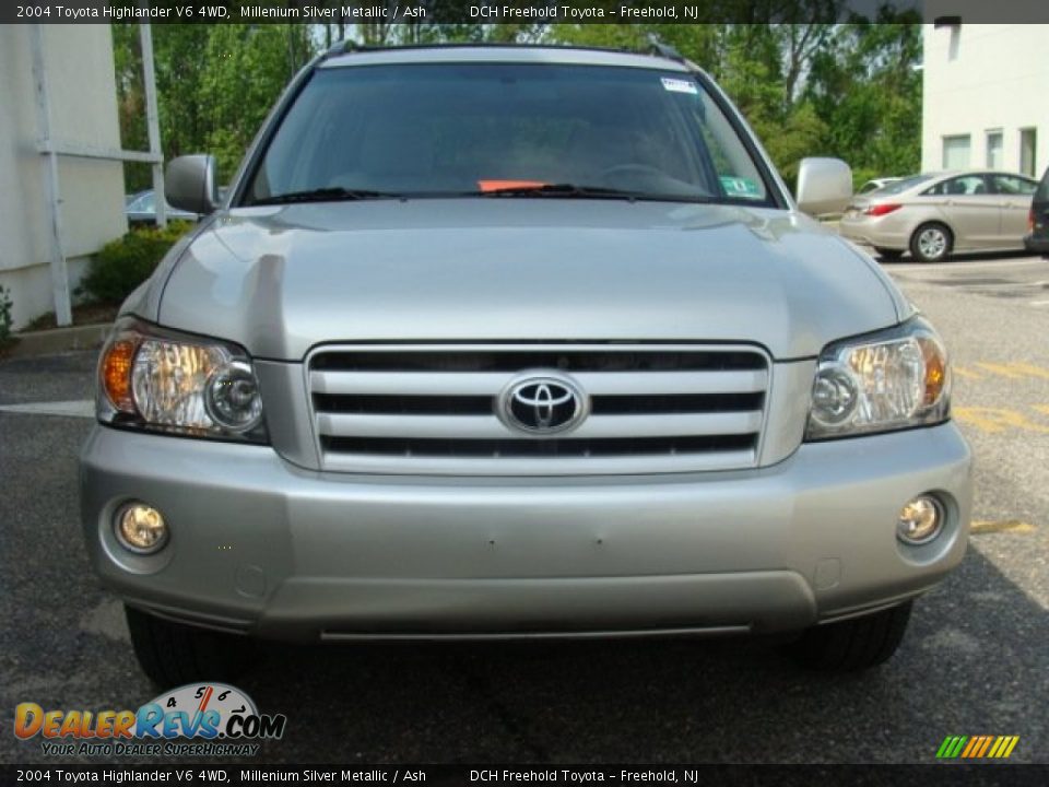 2004 Toyota Highlander V6 4WD Millenium Silver Metallic / Ash Photo #2