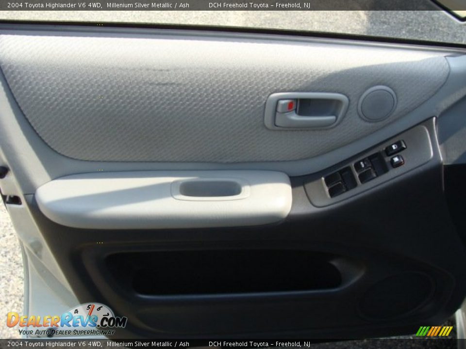 2004 Toyota Highlander V6 4WD Millenium Silver Metallic / Ash Photo #9