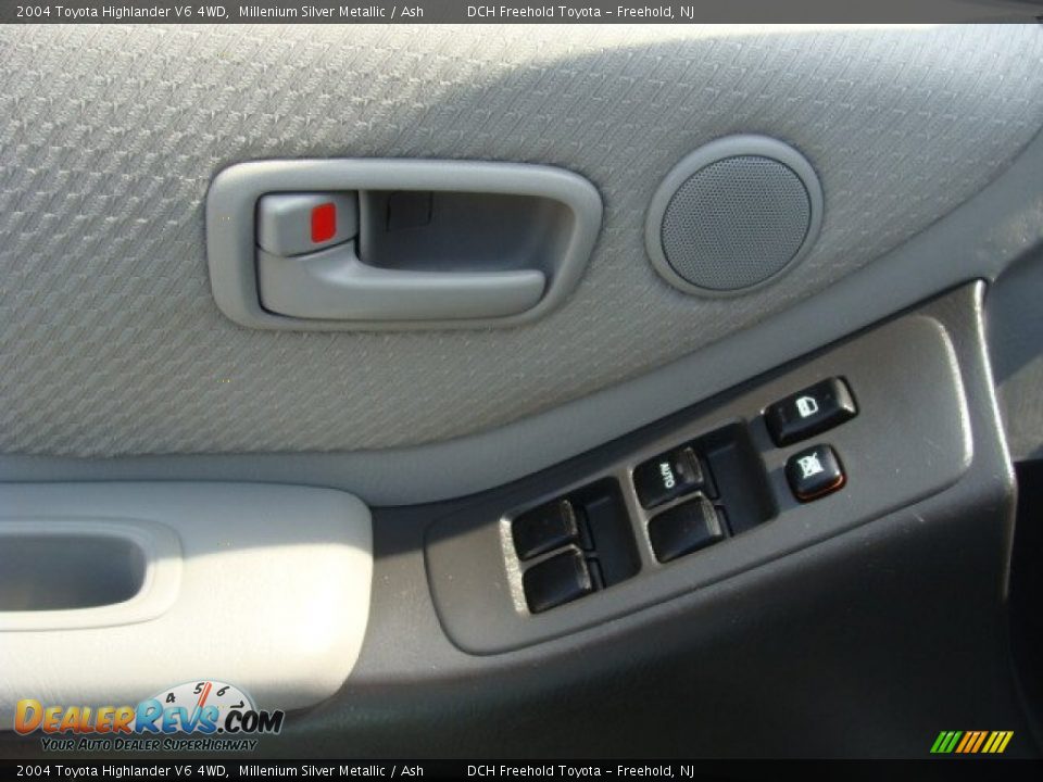 2004 Toyota Highlander V6 4WD Millenium Silver Metallic / Ash Photo #10