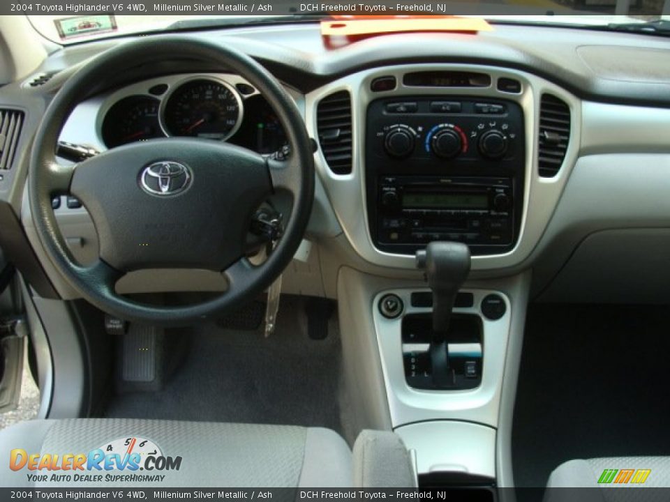 2004 Toyota Highlander V6 4WD Millenium Silver Metallic / Ash Photo #16