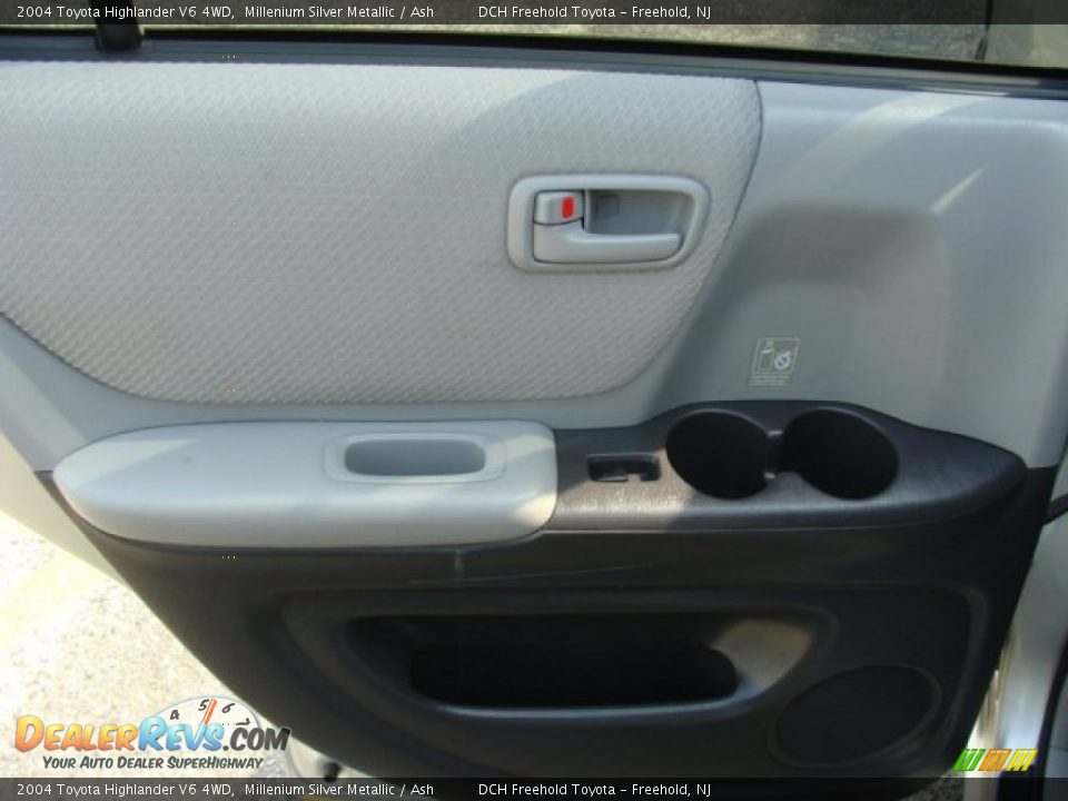 2004 Toyota Highlander V6 4WD Millenium Silver Metallic / Ash Photo #21