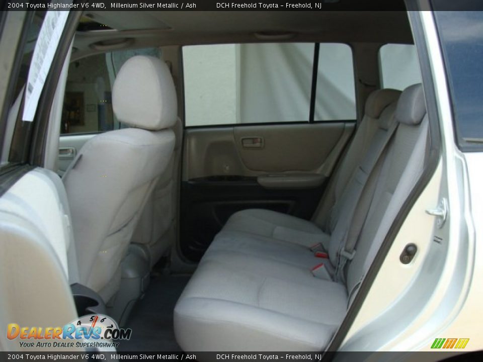 2004 Toyota Highlander V6 4WD Millenium Silver Metallic / Ash Photo #22