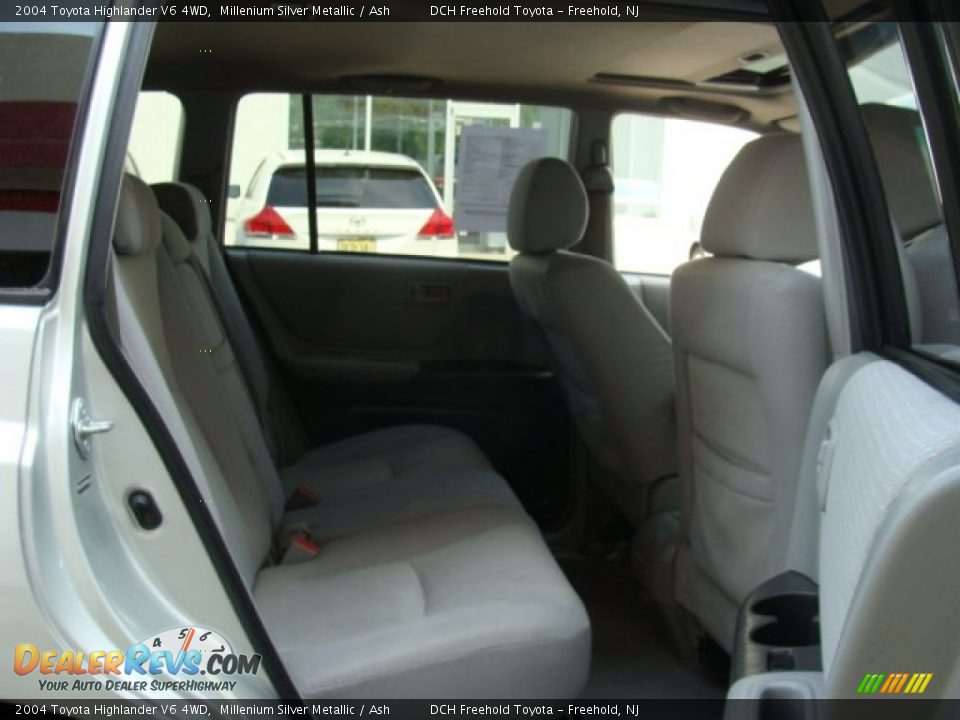 2004 Toyota Highlander V6 4WD Millenium Silver Metallic / Ash Photo #26