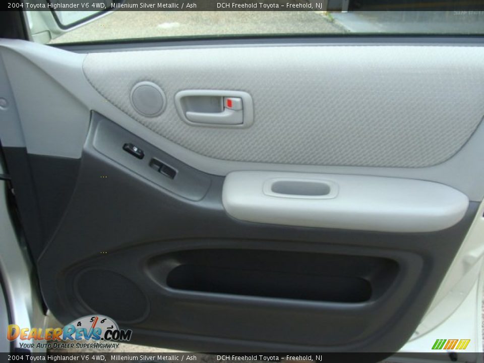 2004 Toyota Highlander V6 4WD Millenium Silver Metallic / Ash Photo #27