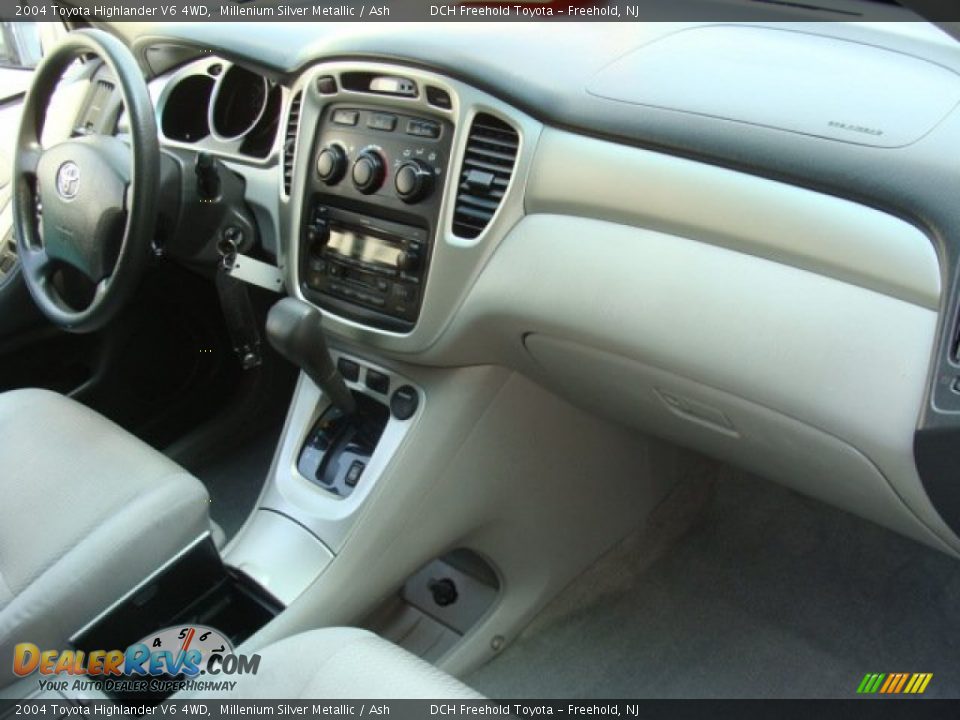 2004 Toyota Highlander V6 4WD Millenium Silver Metallic / Ash Photo #28