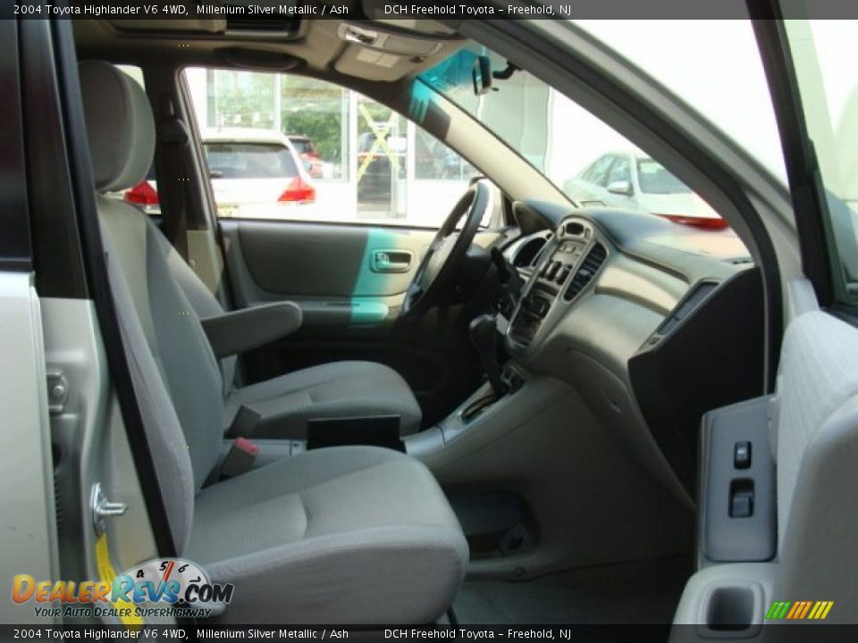 2004 Toyota Highlander V6 4WD Millenium Silver Metallic / Ash Photo #29