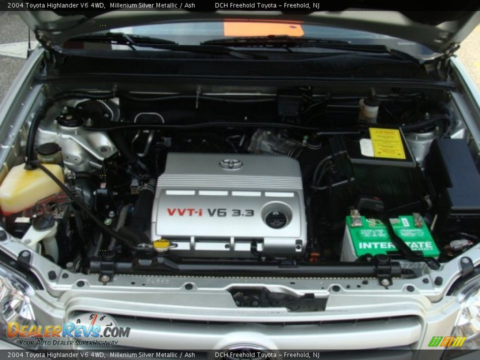 2004 Toyota Highlander V6 4WD Millenium Silver Metallic / Ash Photo #32