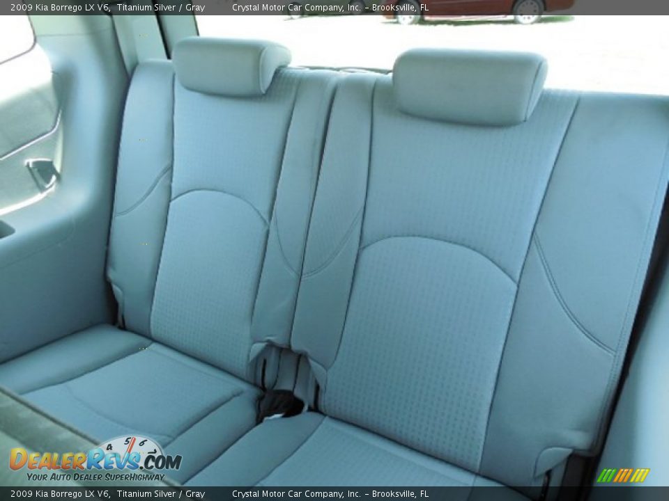 2009 Kia Borrego LX V6 Titanium Silver / Gray Photo #6