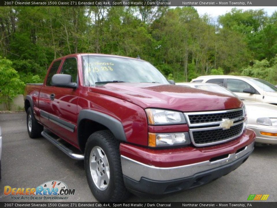 Front 3/4 View of 2007 Chevrolet Silverado 1500 Classic Z71 Extended Cab 4x4 Photo #1
