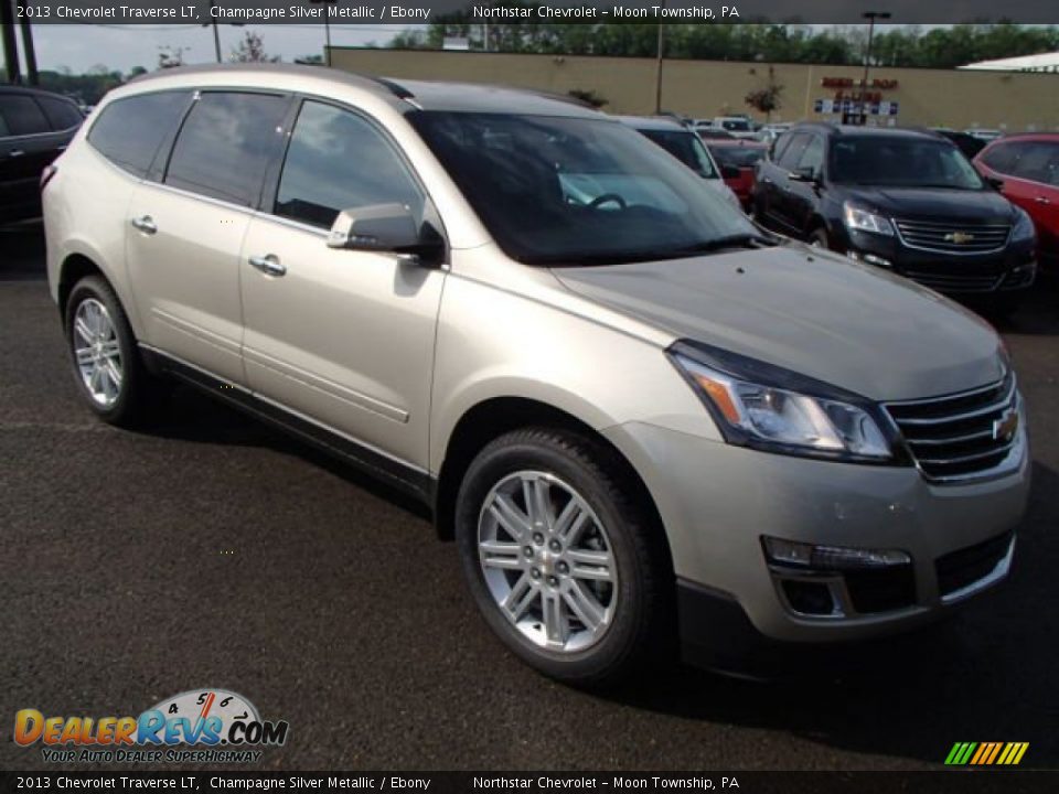 Front 3/4 View of 2013 Chevrolet Traverse LT Photo #2