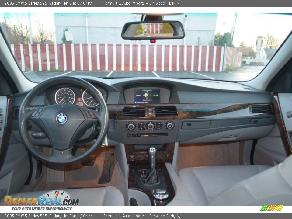 2005 BMW 5 Series 525i Sedan Jet Black / Grey Photo #9
