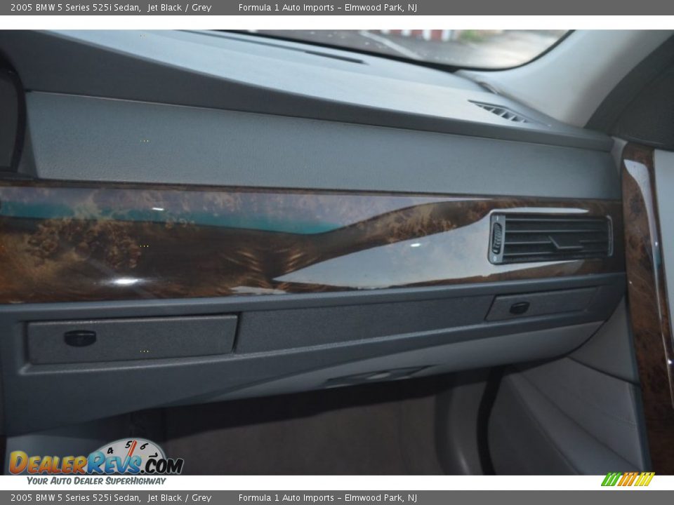 2005 BMW 5 Series 525i Sedan Jet Black / Grey Photo #18