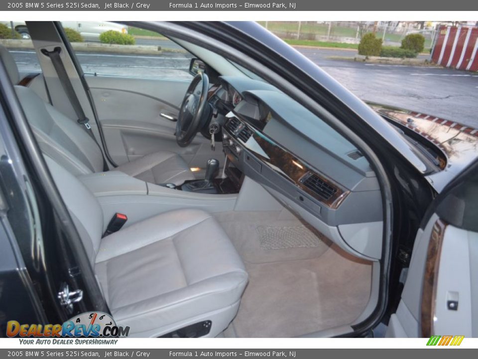 2005 BMW 5 Series 525i Sedan Jet Black / Grey Photo #23