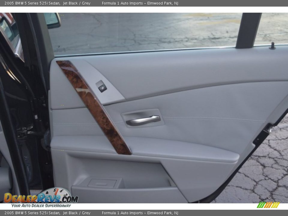 2005 BMW 5 Series 525i Sedan Jet Black / Grey Photo #27