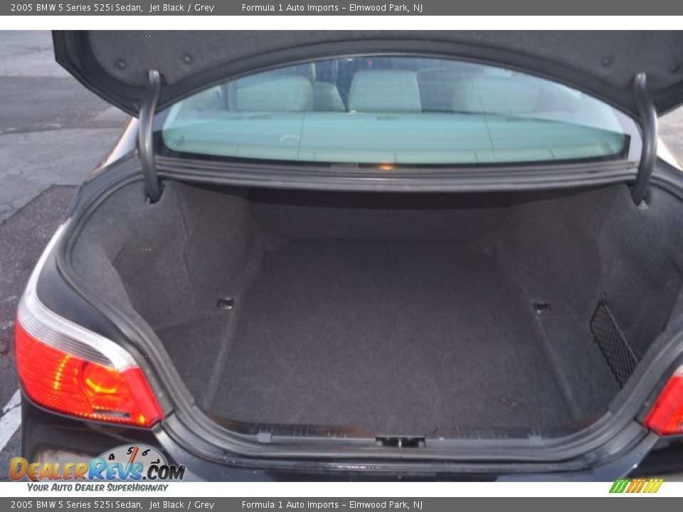 2005 BMW 5 Series 525i Sedan Jet Black / Grey Photo #30
