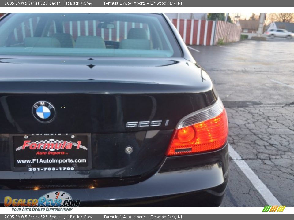 2005 BMW 5 Series 525i Sedan Jet Black / Grey Photo #31