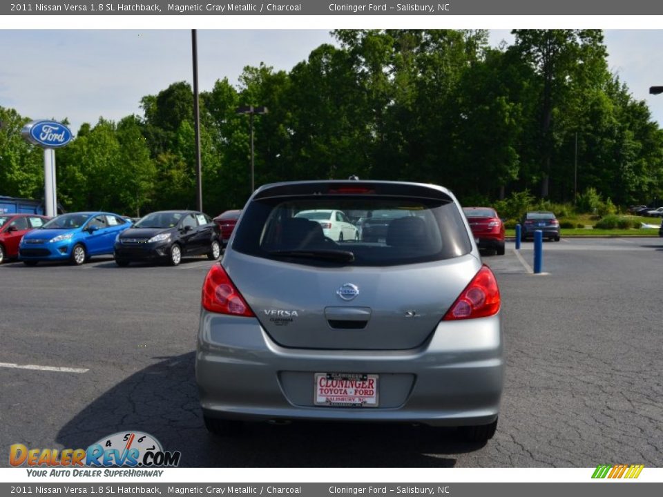 2011 Nissan Versa 1.8 SL Hatchback Magnetic Gray Metallic / Charcoal Photo #4
