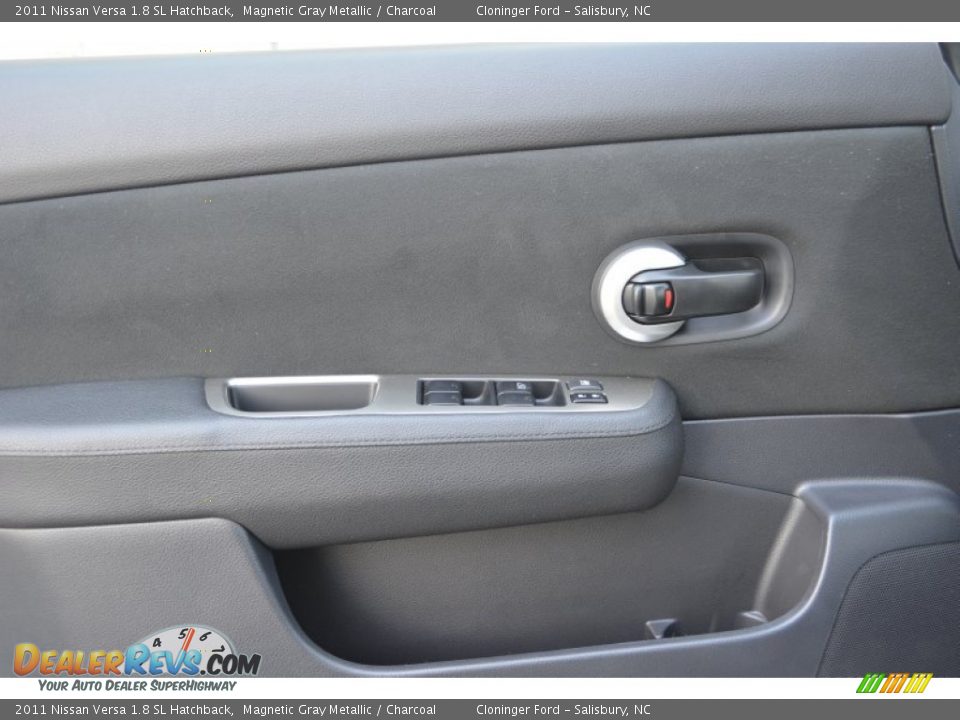 2011 Nissan Versa 1.8 SL Hatchback Magnetic Gray Metallic / Charcoal Photo #8