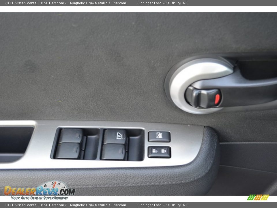 2011 Nissan Versa 1.8 SL Hatchback Magnetic Gray Metallic / Charcoal Photo #9
