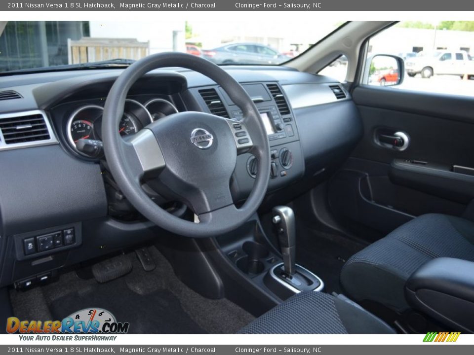 2011 Nissan Versa 1.8 SL Hatchback Magnetic Gray Metallic / Charcoal Photo #11