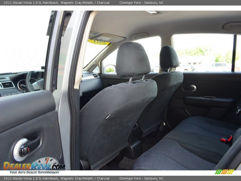 2011 Nissan Versa 1.8 SL Hatchback Magnetic Gray Metallic / Charcoal Photo #12