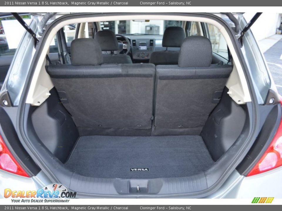 2011 Nissan Versa 1.8 SL Hatchback Magnetic Gray Metallic / Charcoal Photo #13