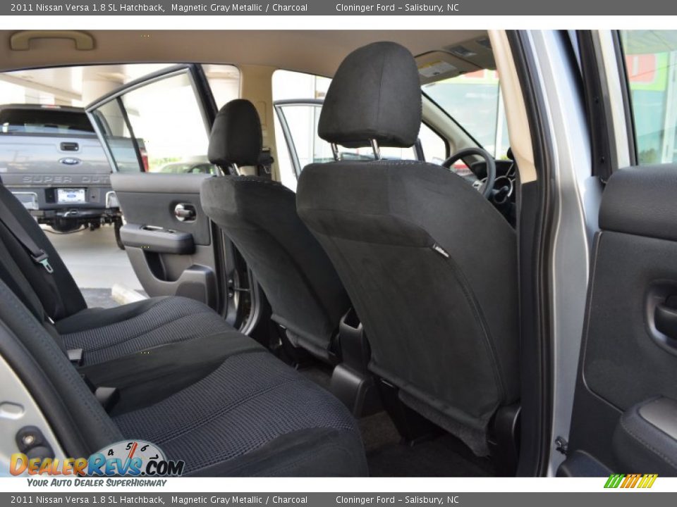 2011 Nissan Versa 1.8 SL Hatchback Magnetic Gray Metallic / Charcoal Photo #14
