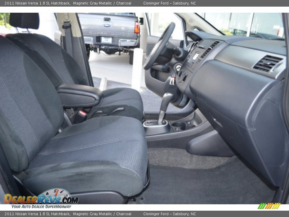 2011 Nissan Versa 1.8 SL Hatchback Magnetic Gray Metallic / Charcoal Photo #15