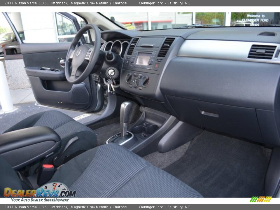 2011 Nissan Versa 1.8 SL Hatchback Magnetic Gray Metallic / Charcoal Photo #16