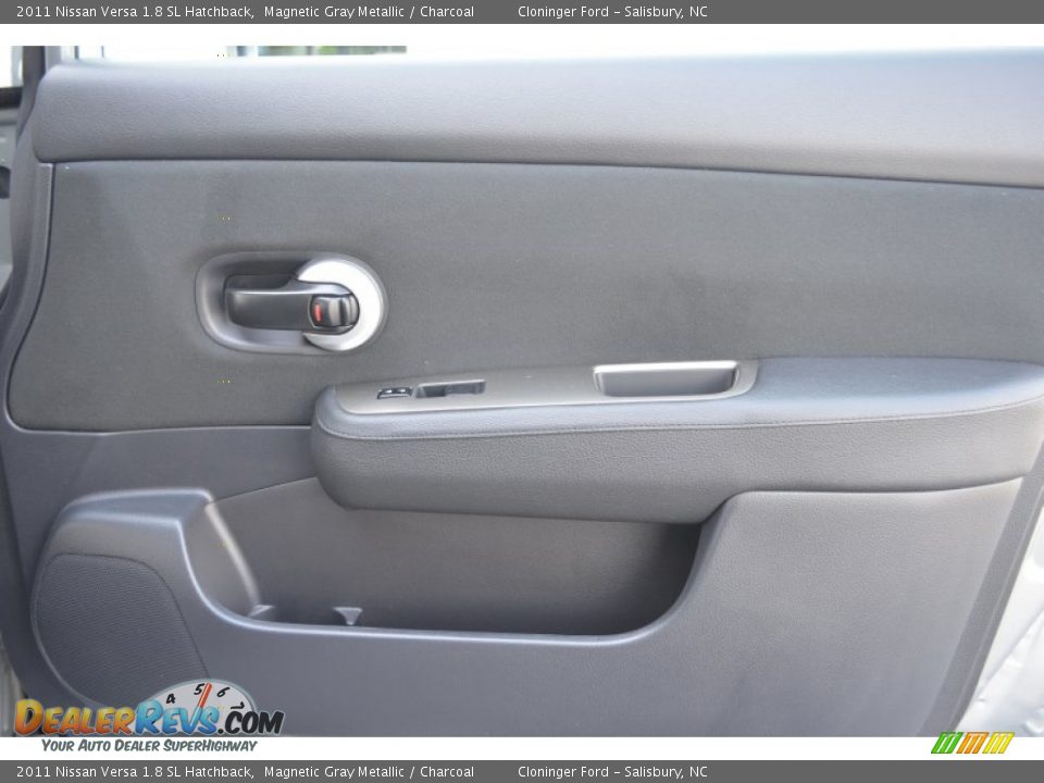 2011 Nissan Versa 1.8 SL Hatchback Magnetic Gray Metallic / Charcoal Photo #17