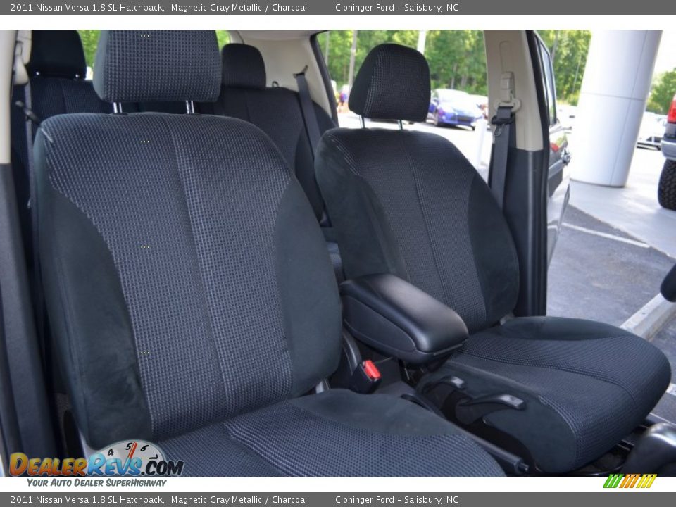 2011 Nissan Versa 1.8 SL Hatchback Magnetic Gray Metallic / Charcoal Photo #18