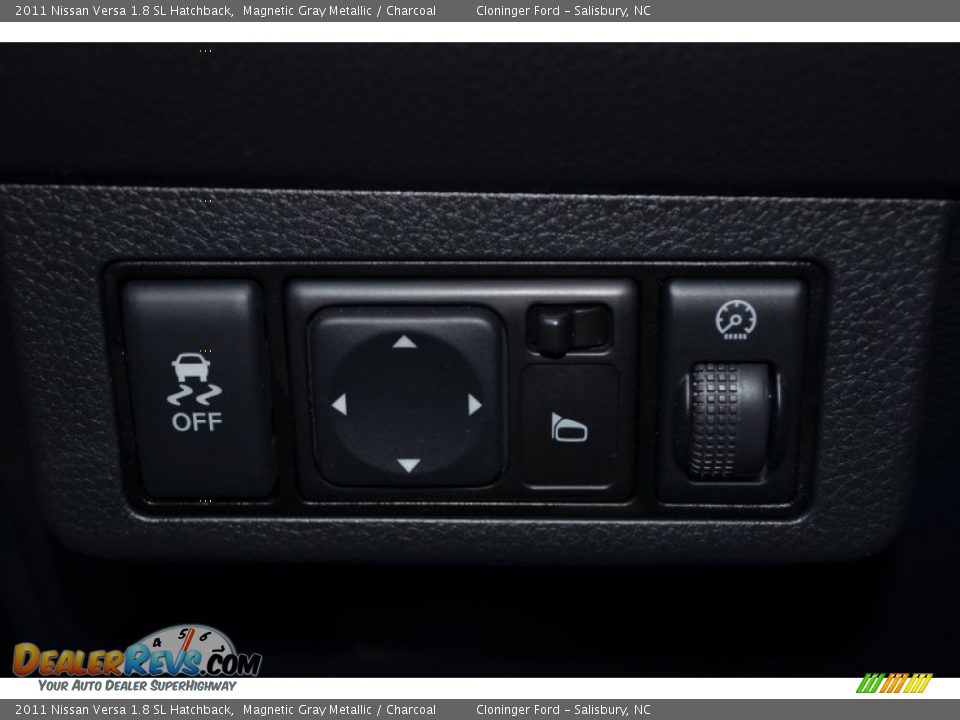 2011 Nissan Versa 1.8 SL Hatchback Magnetic Gray Metallic / Charcoal Photo #21