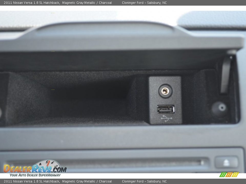 2011 Nissan Versa 1.8 SL Hatchback Magnetic Gray Metallic / Charcoal Photo #24
