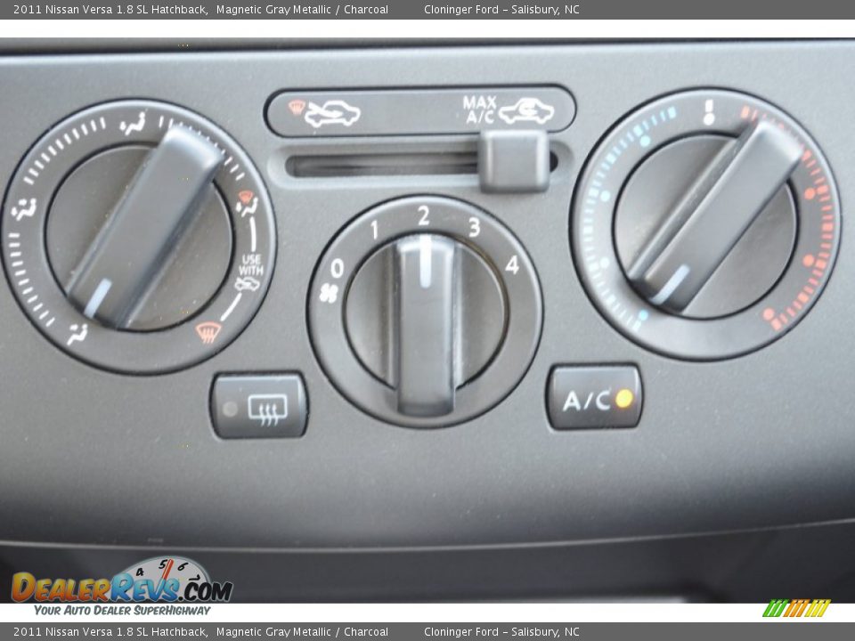 2011 Nissan Versa 1.8 SL Hatchback Magnetic Gray Metallic / Charcoal Photo #27