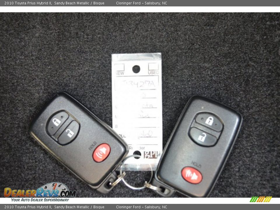 2010 Toyota Prius Hybrid II Sandy Beach Metallic / Bisque Photo #30