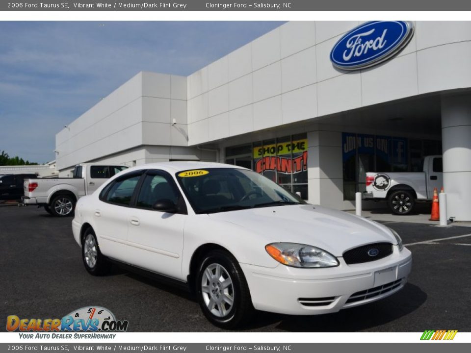 2006 Ford Taurus SE Vibrant White / Medium/Dark Flint Grey Photo #1