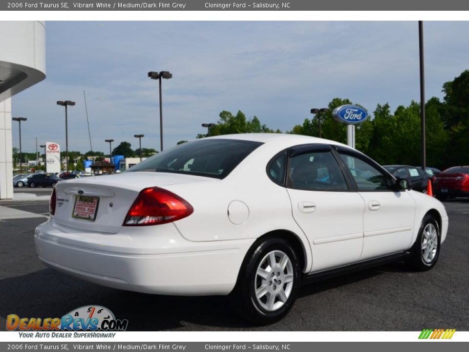 2006 Ford Taurus SE Vibrant White / Medium/Dark Flint Grey Photo #3