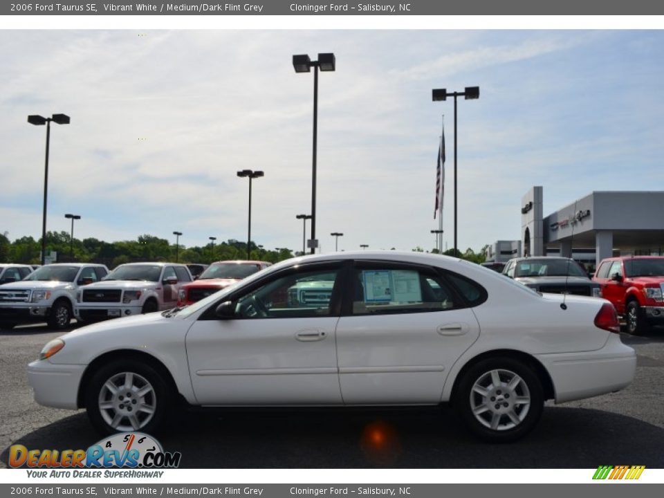 2006 Ford Taurus SE Vibrant White / Medium/Dark Flint Grey Photo #5