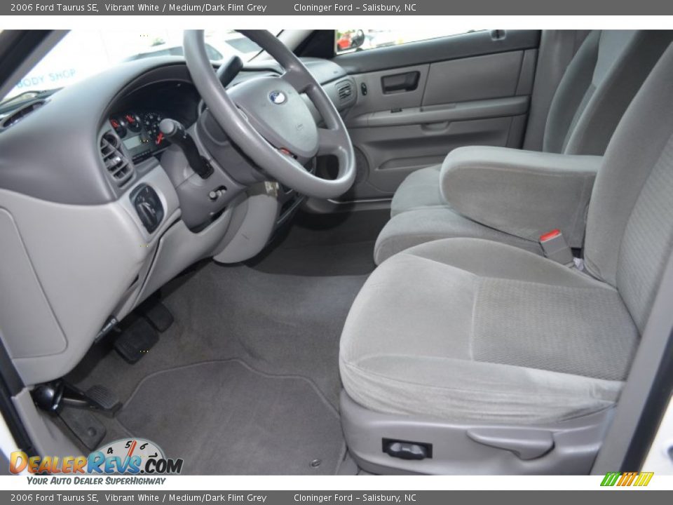 Medium/Dark Flint Grey Interior - 2006 Ford Taurus SE Photo #9