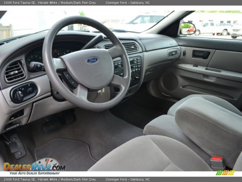 Medium/Dark Flint Grey Interior - 2006 Ford Taurus SE Photo #10
