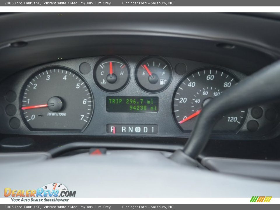 2006 Ford Taurus SE Gauges Photo #23