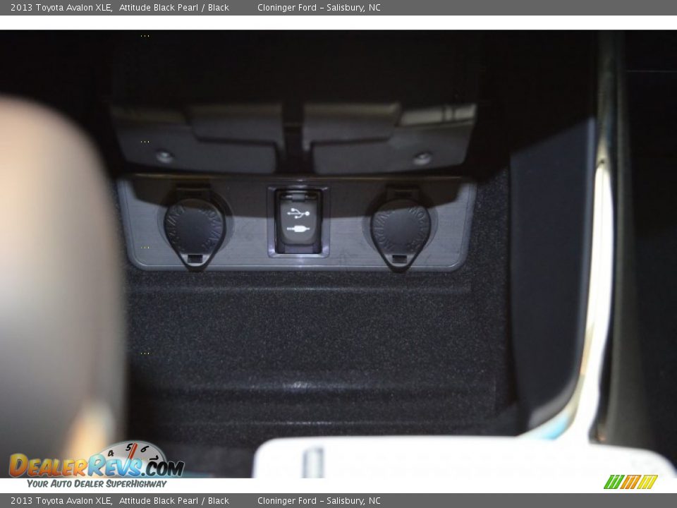 2013 Toyota Avalon XLE Attitude Black Pearl / Black Photo #16